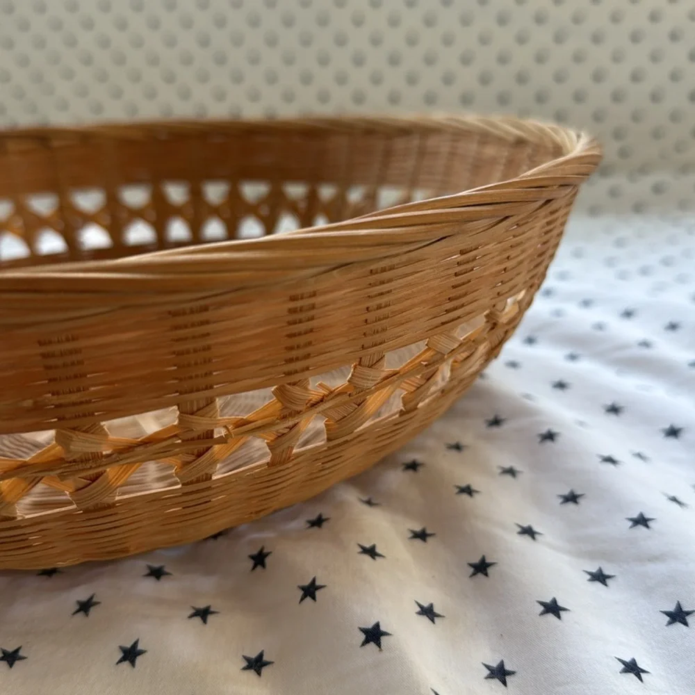 Vintage Round Wicker Rattan 12” Fruit / Storage Basket Excellent Vintage Cond.